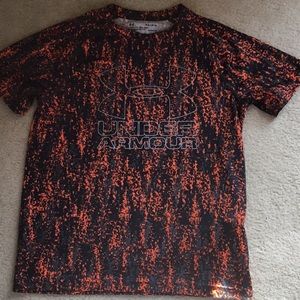 Boys size large under armor athletic T-shirt